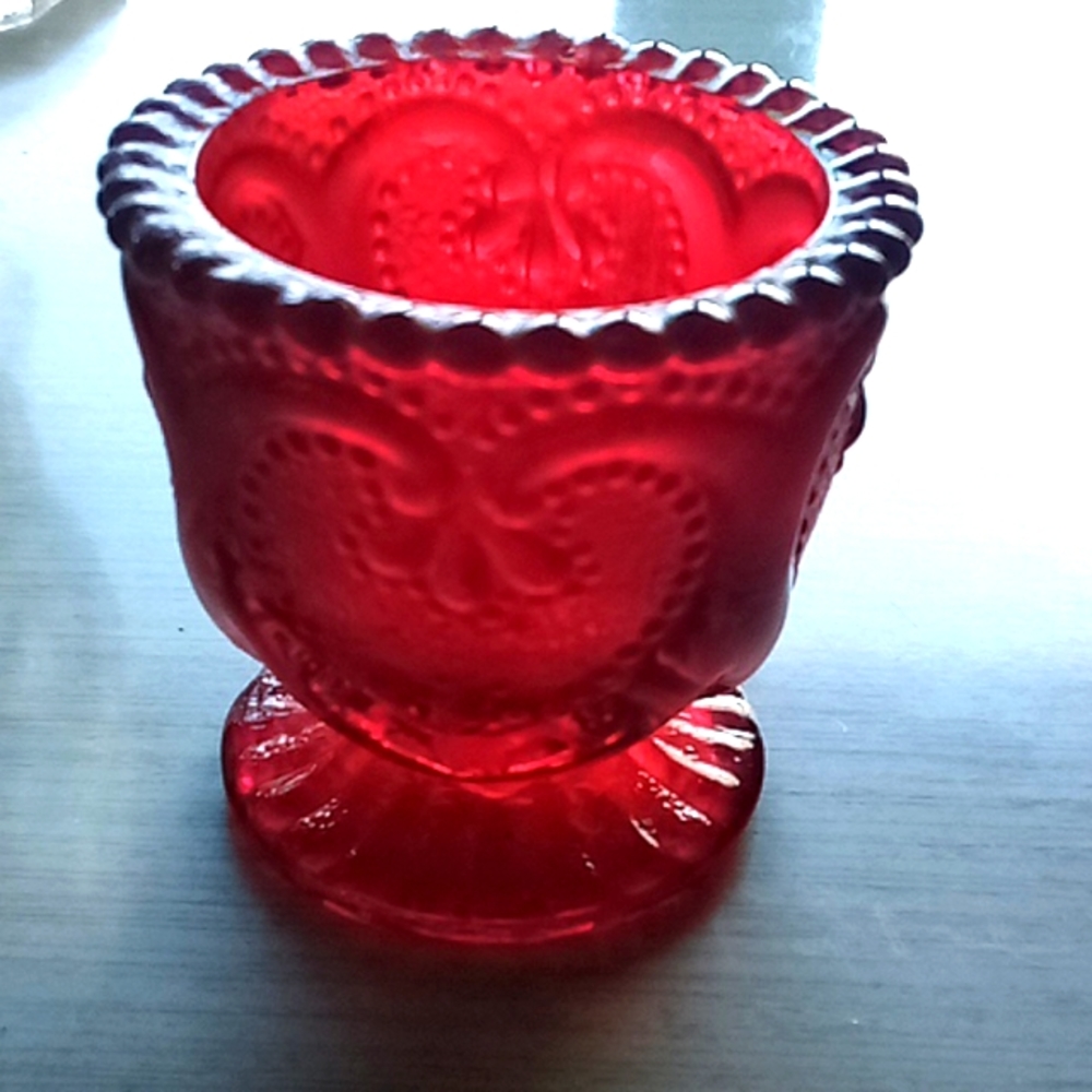 L G Wright sweetheart tooth pick holder, ruby red raised hearts and beaded rim.